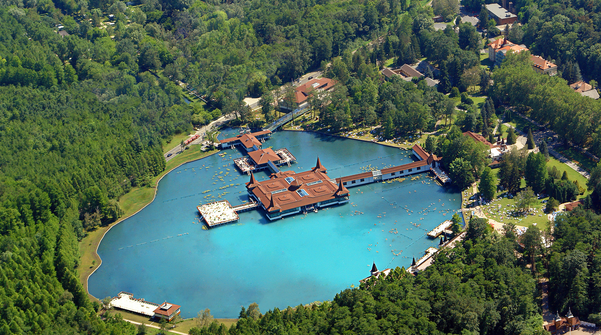 Озеро в кратере вулкана